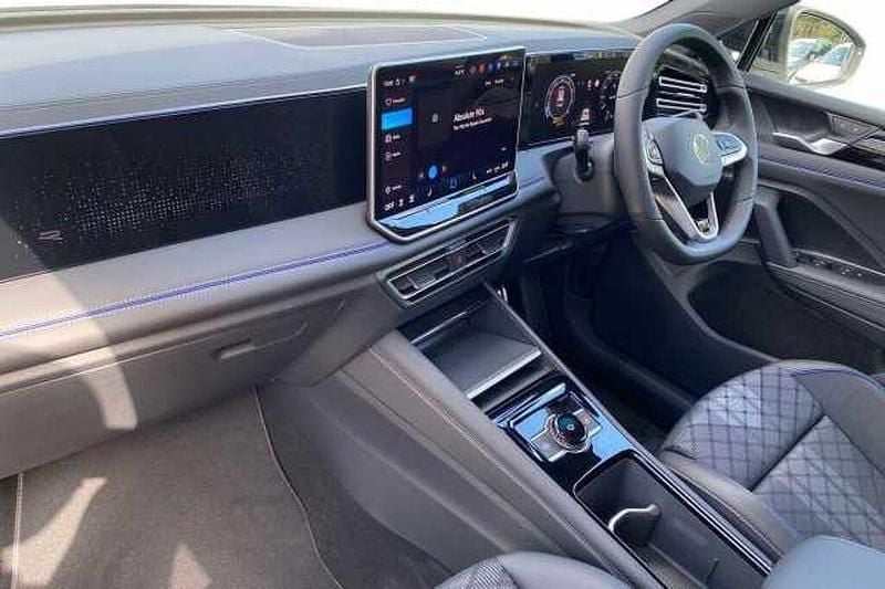 Used VW Tiguan R-line 150 HP (110 kW) 2025 White SUV