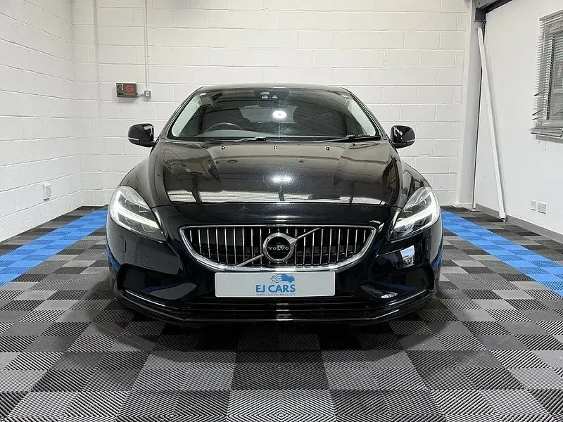 Used Volvo V40 Inscription 190 HP (139 kW) 2026 Black Hatchback