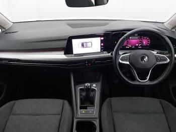 Second-hand VW Golf VIII Life 130 CP (95 kW) 2020 Alb Hatchback