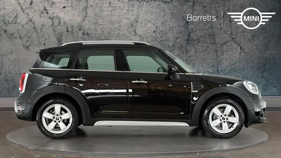 Used Mini Cooper Countryman Classic 134 HP (98 kW) 2019 Black SUV