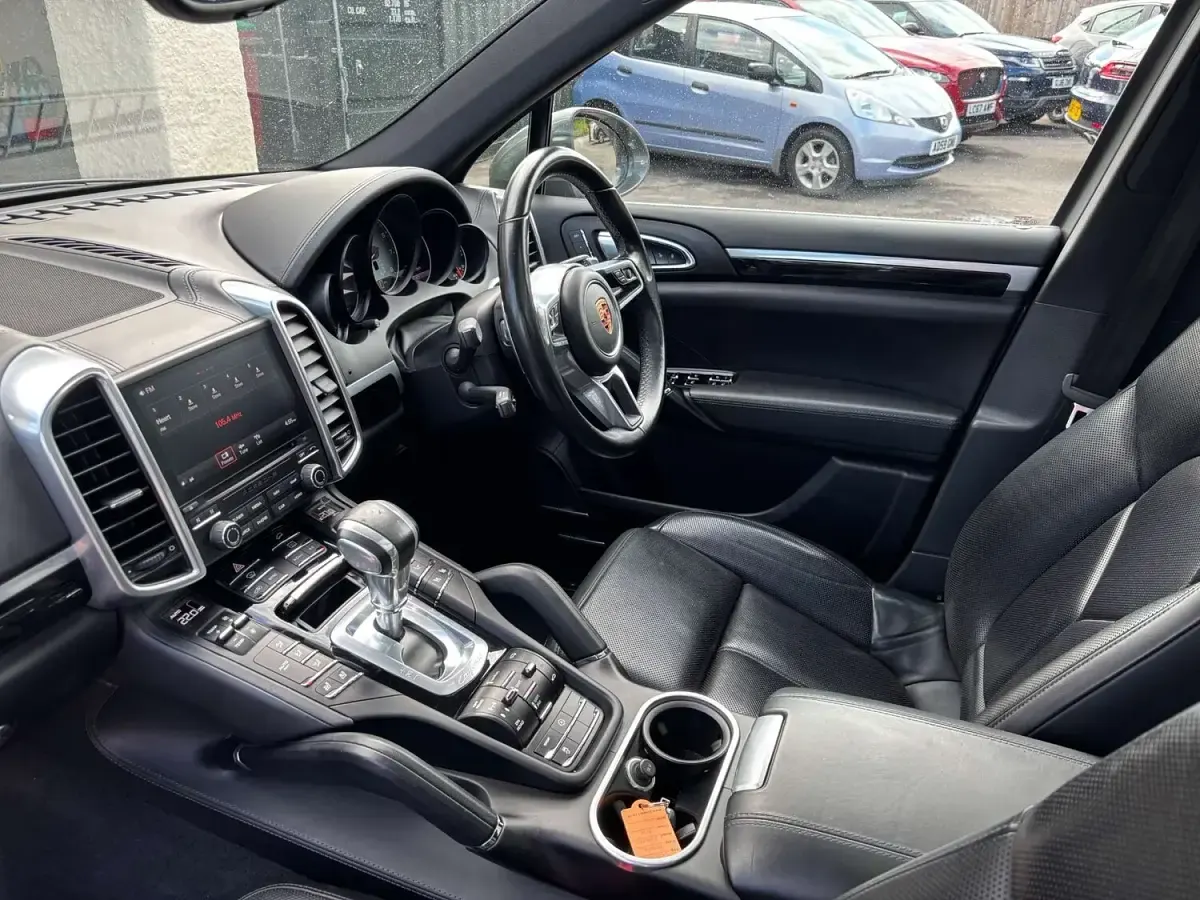 Used Porsche Cayenne 420 HP (308 kW) 2016 Grey SUV