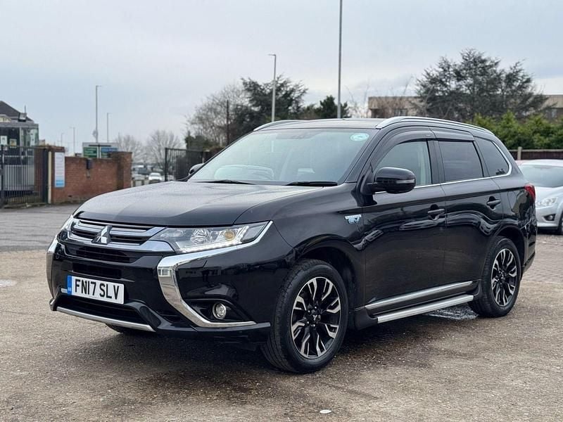 Begagnad Mitsubishi Outlander P-HEV 2017 Svart Kombi