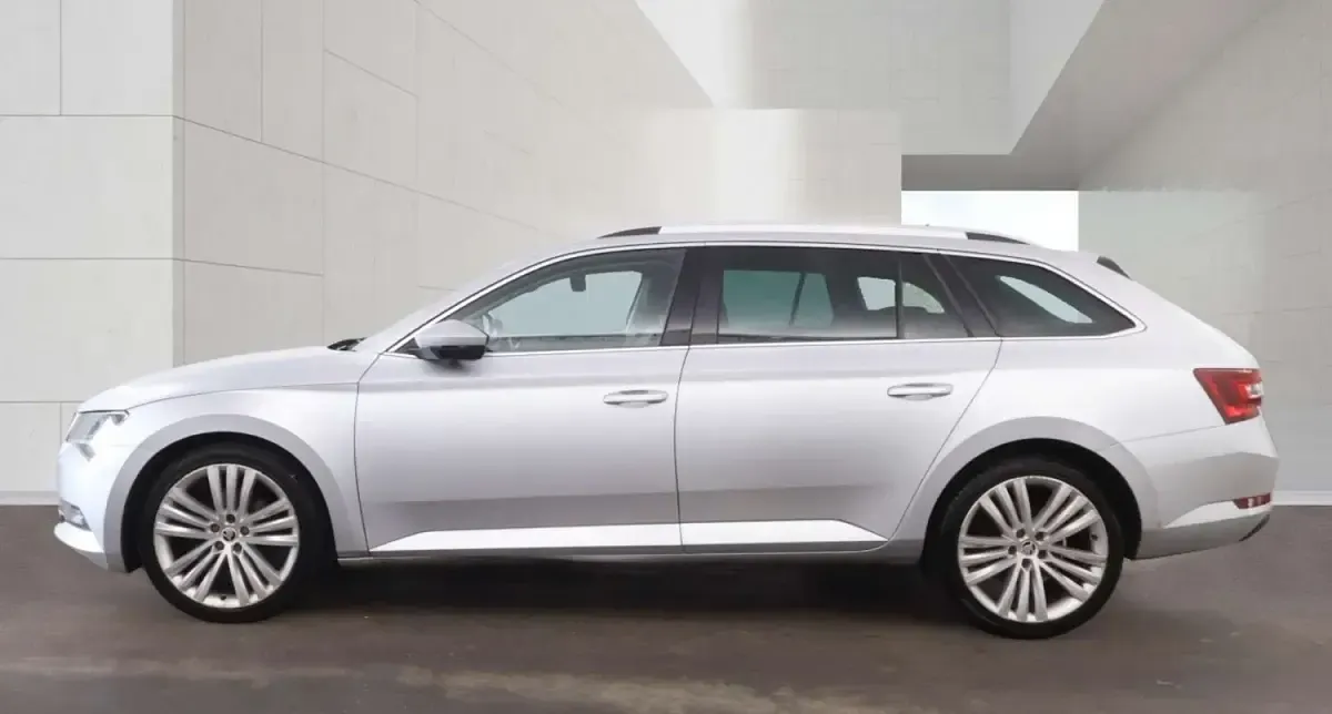 Used Skoda Superb SE L Executive 190 HP (139 kW) 2016 Silver Estate