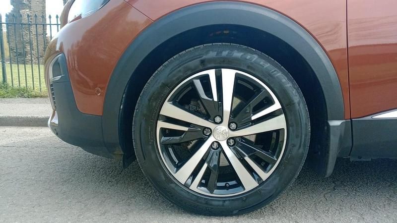 Second-hand Peugeot 3008 Allure 130 CP (95 kW) 2017 Maro SUV