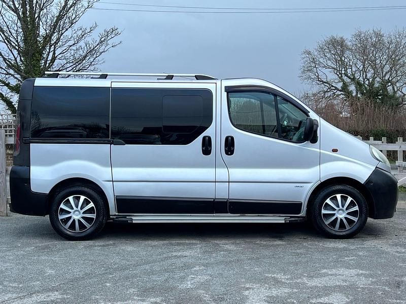 Used Vauxhall Vivaro 100 HP (73 kW) 2006 Silver MPV