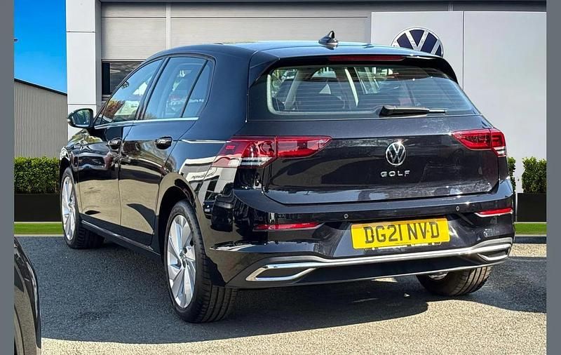 Begagnad VW Golf VIII Style 147 HK (108 kW) 2021 Svart Halvkombi