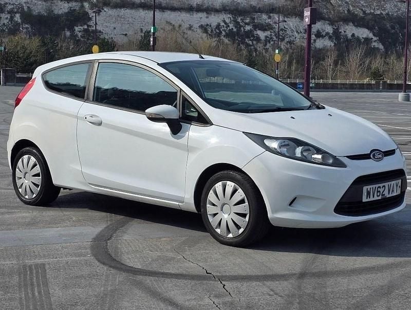 Used Ford Fiesta Zetec 2013 White Hatchback