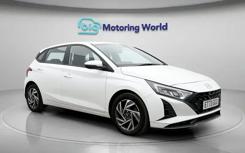 Used Hyundai i20 Advanced 101 HP (74 kW) 2024 White Hatchback