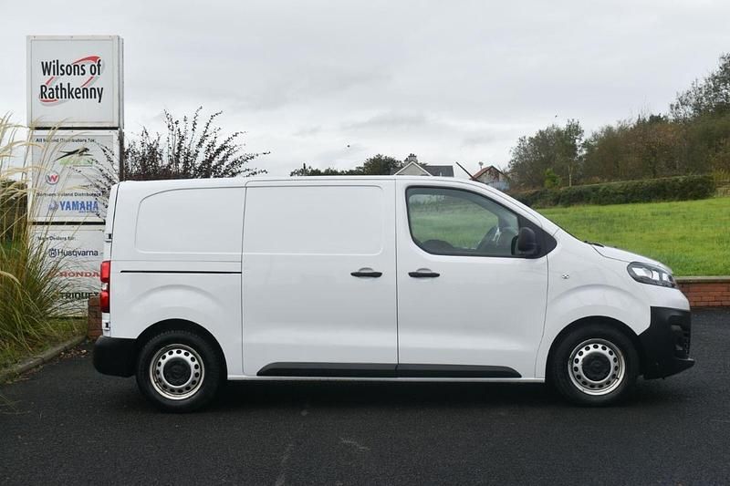 White Used 2023 Vauxhall Vivaro S Van | £14,990 (Good price) - Image 1/3