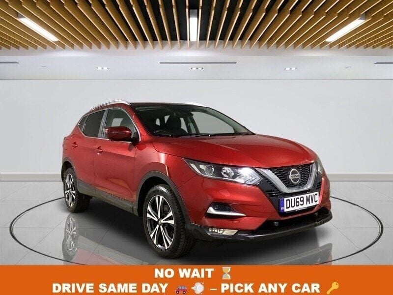 Red Used 2019 Nissan Qashqai N-Connecta SUV | £9,749 (Fair price) - Image 1/3