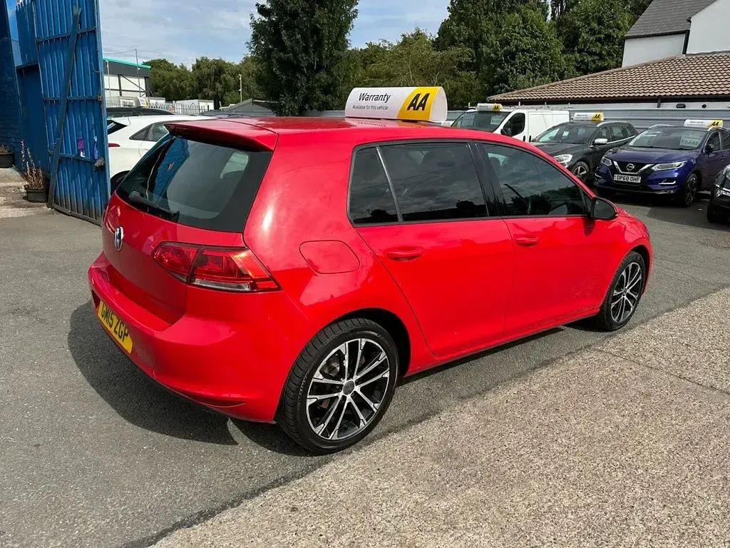 Used VW Golf VII S 105 HP (77 kW) 2015 Red Hatchback