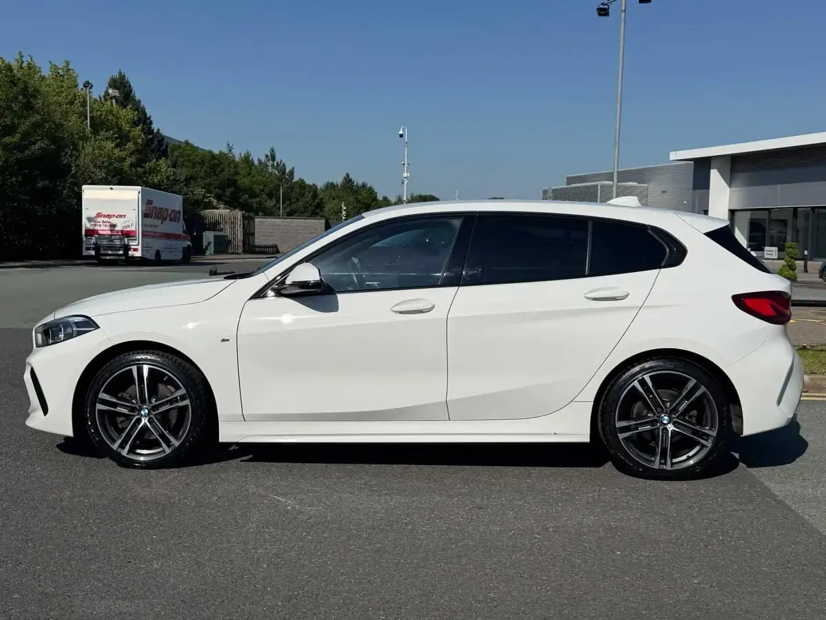 Used BMW 118 M Sport 134 HP (98 kW) 2022 White Hatchback