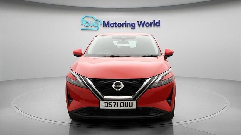 Used Nissan Qashqai Acenta Premium 140 HP (102 kW) 2022 Red SUV