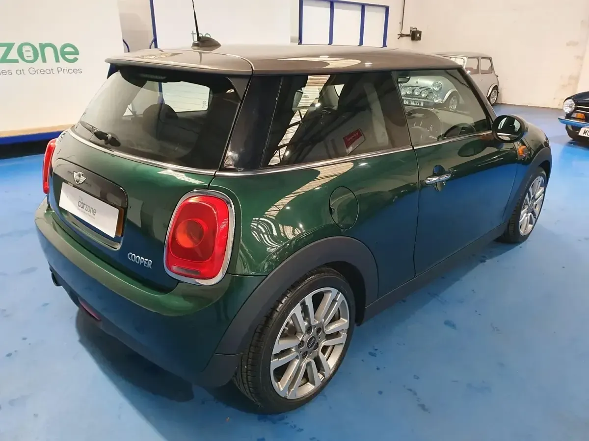 Begagnad Mini Cooper Hatch 2017 Grön Halvkombi