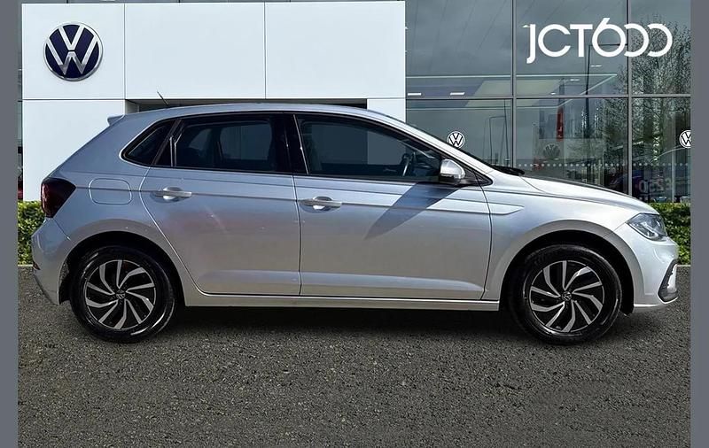 Używany VW Polo Life 80 KM (58 kW) 2023 Srebrny Hatchback