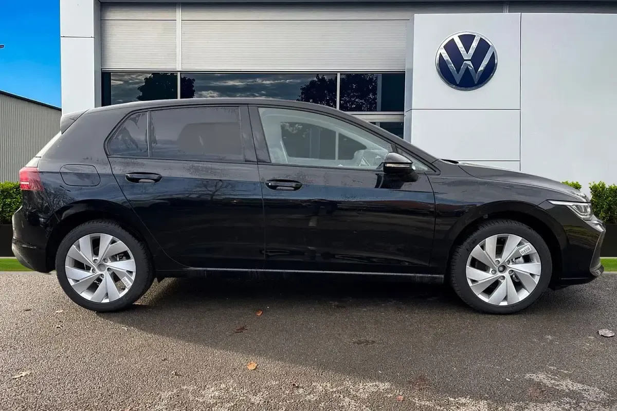 Ny VW Golf VIII Match 115 HK (84 kW) 2026 Svart Halvkombi