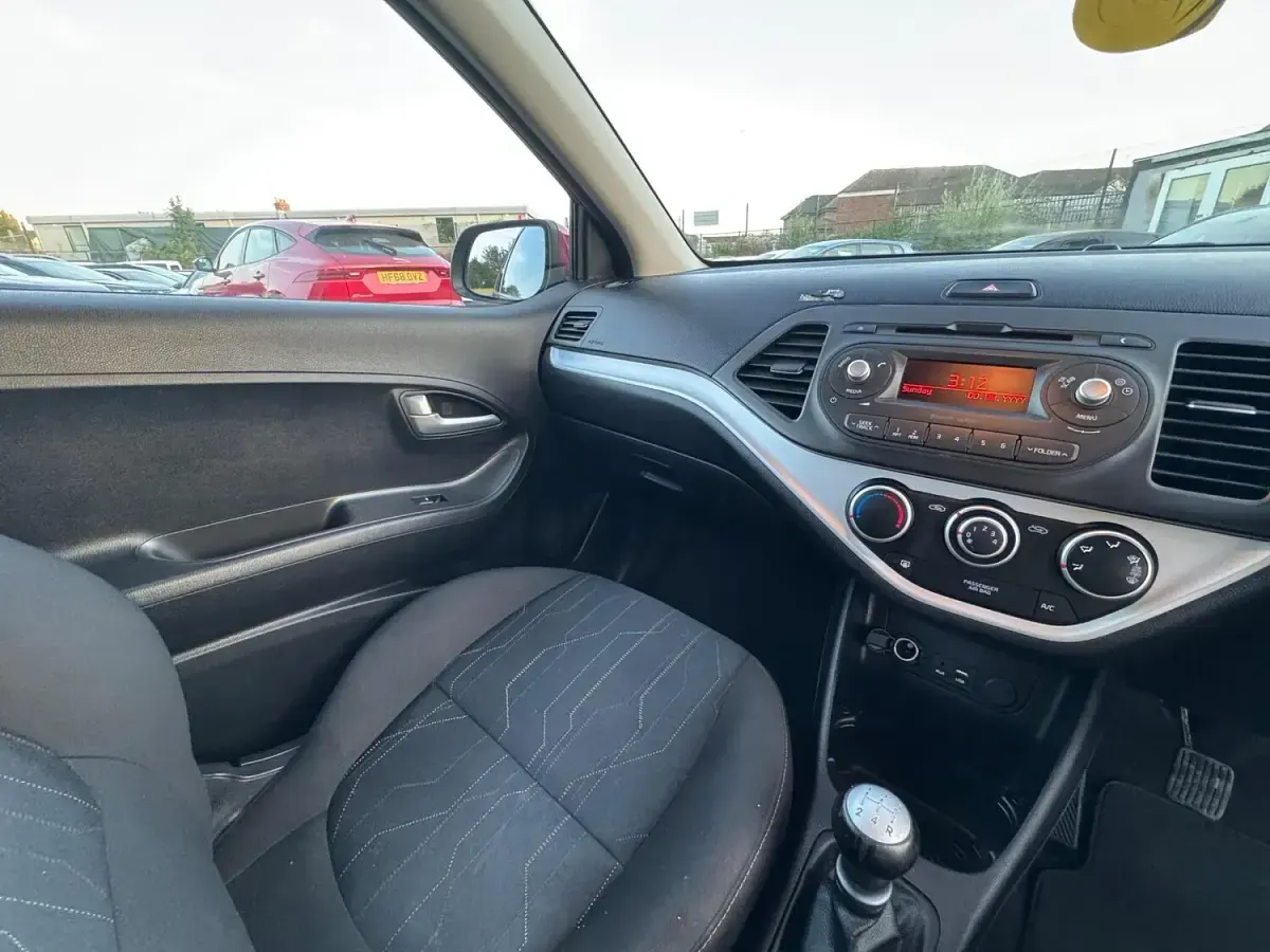 Used Kia Picanto 66 HP (48 kW) 2016 Red Hatchback