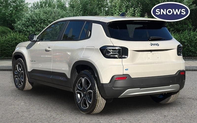 Begagnad Jeep Avenger Summit 114 kW (156 HK) 2024 SUV