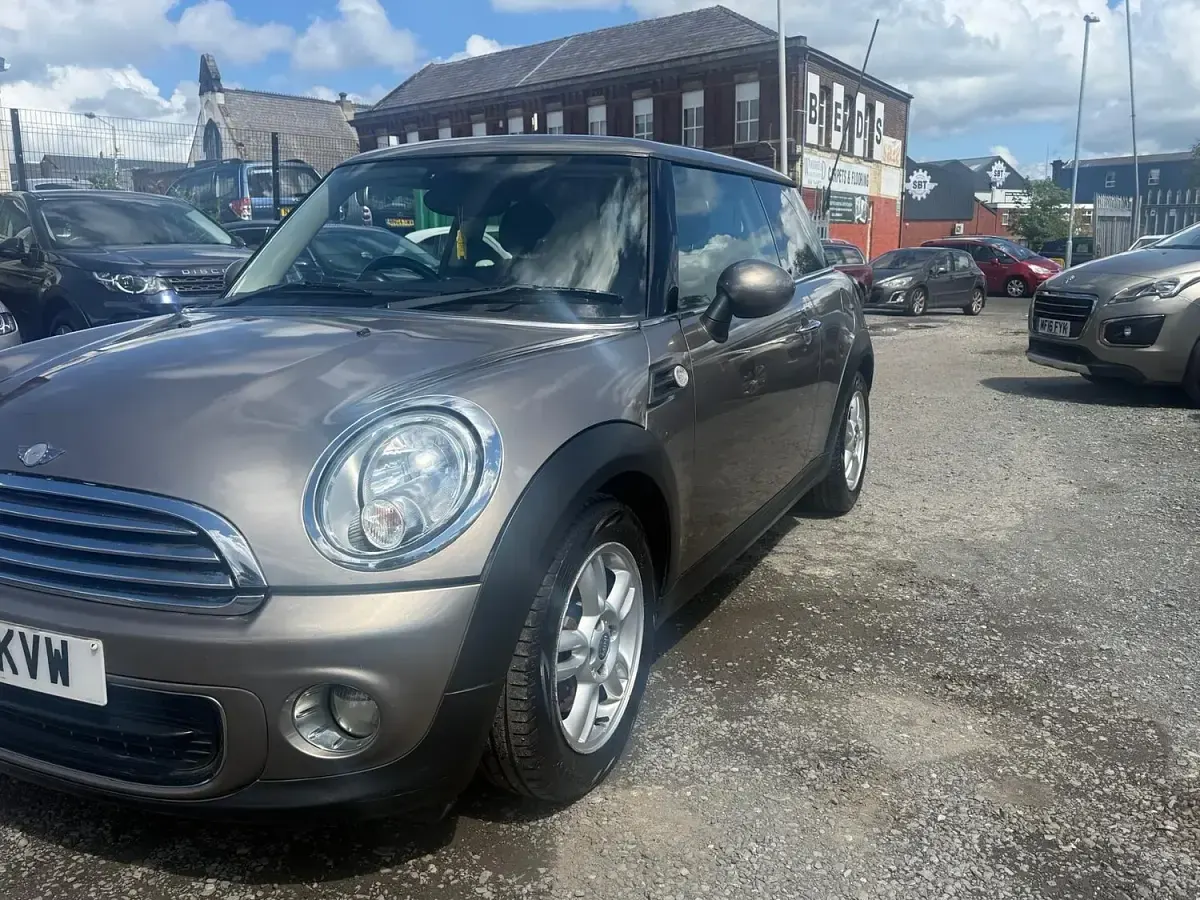 Used Mini ONE Hatch 98 HP (72 kW) 2011 Silver Hatchback