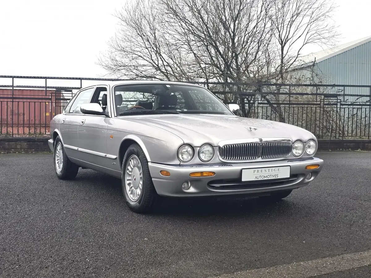 Used Jaguar XJ Classic 290 HP (213 kW) 2023 Silver Sedan