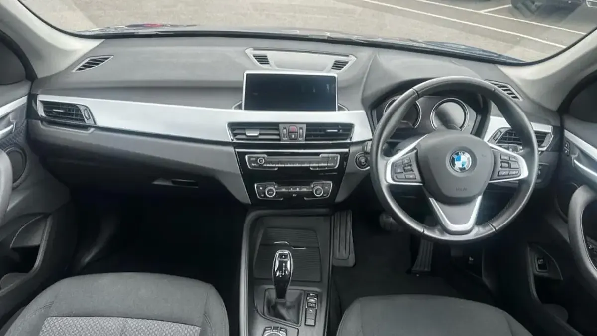 Usado BMW X1 Comfort Edition 134 CV (98 kW) 2021 Azul SUV
