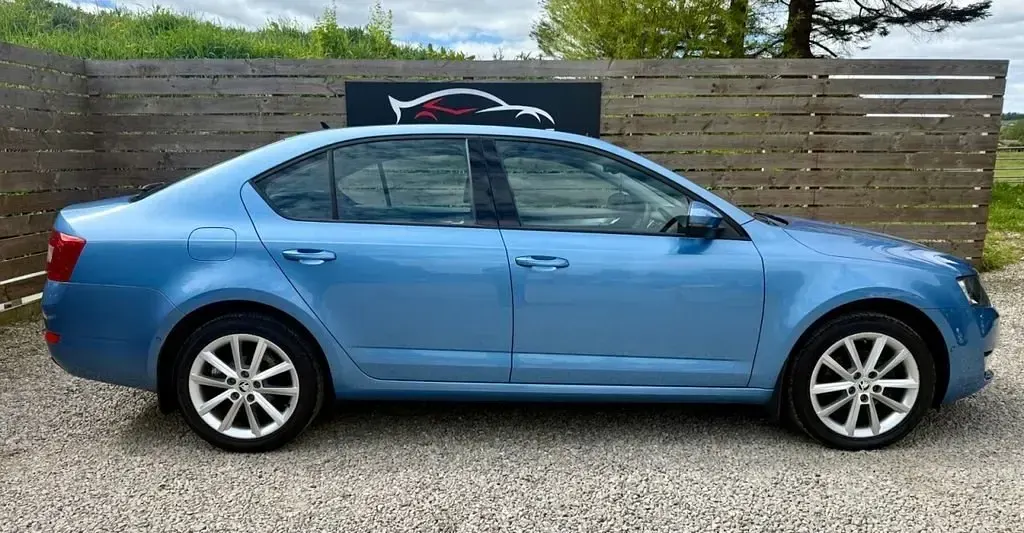 Usado Skoda Octavia SE L 150 CV (110 kW) 2015 Azul Familiar