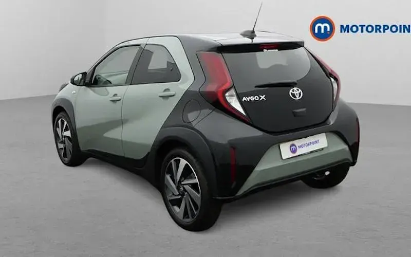 Used Toyota Aygo X 72 HP (52 kW) 2024 Green SUV