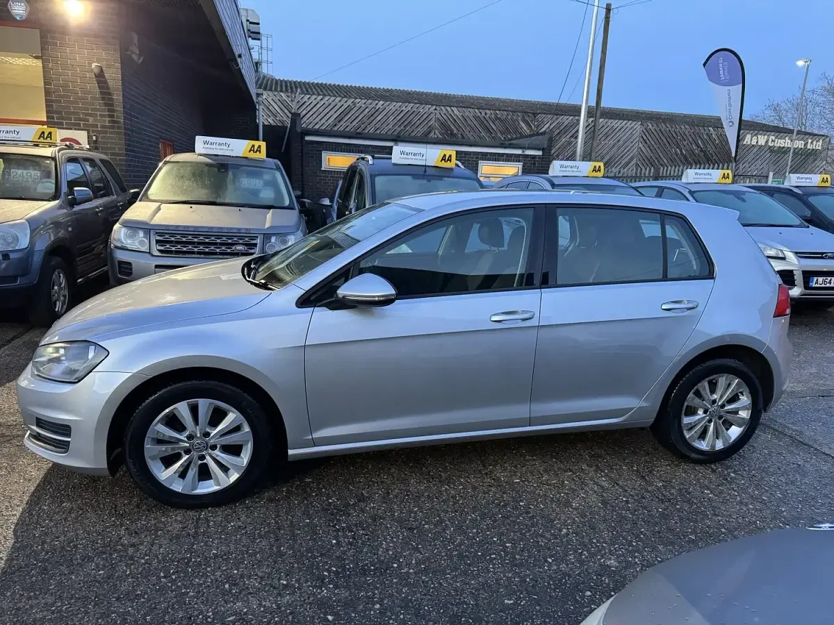 Used VW Golf VII SE 105 HP (77 kW) 2013 Silver Hatchback