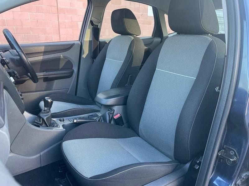 Used Ford Focus Zetec 2011 Blue Hatchback