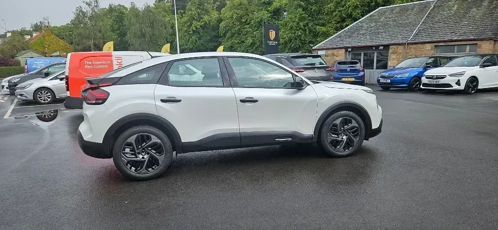Used Citroën C4 PureTech 102 HP (75 kW) 2023 White SUV
