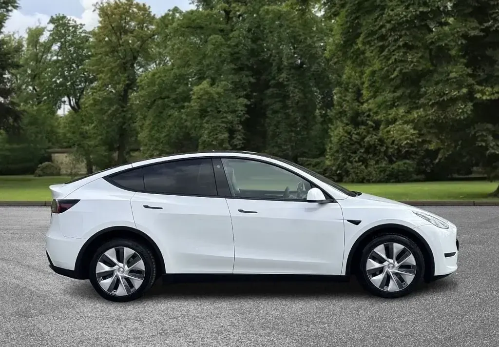 Begagnad Tesla Model Y Long Range AWD 378 kW (514 HK) 2022 Vit SUV