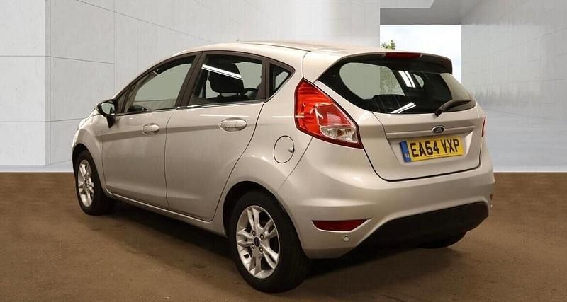 Used Ford Fiesta Zetec 105 HP (77 kW) 2014 Silver Hatchback