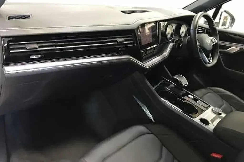 Used VW Touareg R-line 231 HP (169 kW) 2022 White SUV