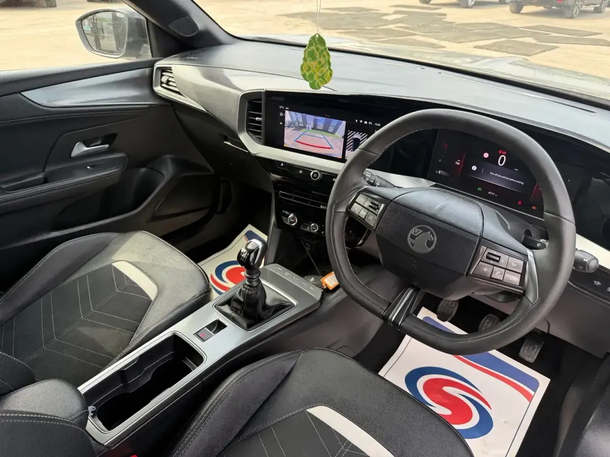 Usado Vauxhall Mokka Ultimate 136 HP (100 kW) 2025 Cinzento SUV
