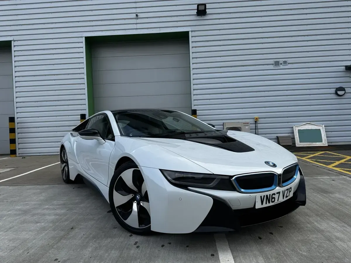 Used BMW i8 Performance 362 HP (266 kW) 2017 Multicolour Coupe