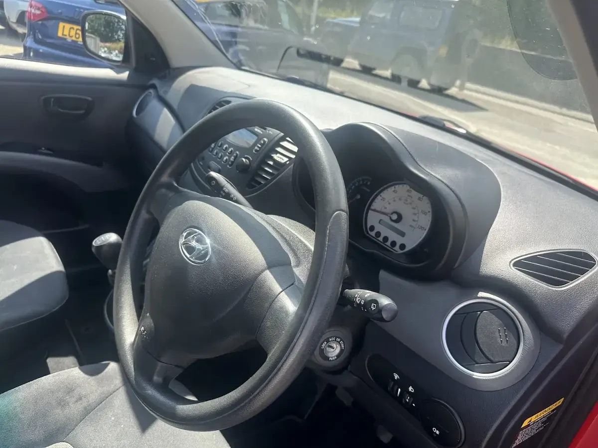Used Hyundai i10 Classic 77 HP (56 kW) 2009 Red Hatchback