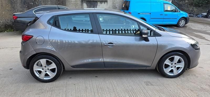 Gebraucht Renault Clio IV Expression+ 90 PS (66 kW) 2014 Grau Kleinwagen