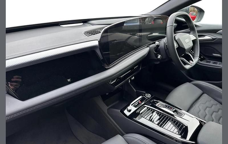 Usado Audi A6 e-tron S-Line 206 kW (281 HP) 2026 Cinzento Citadino