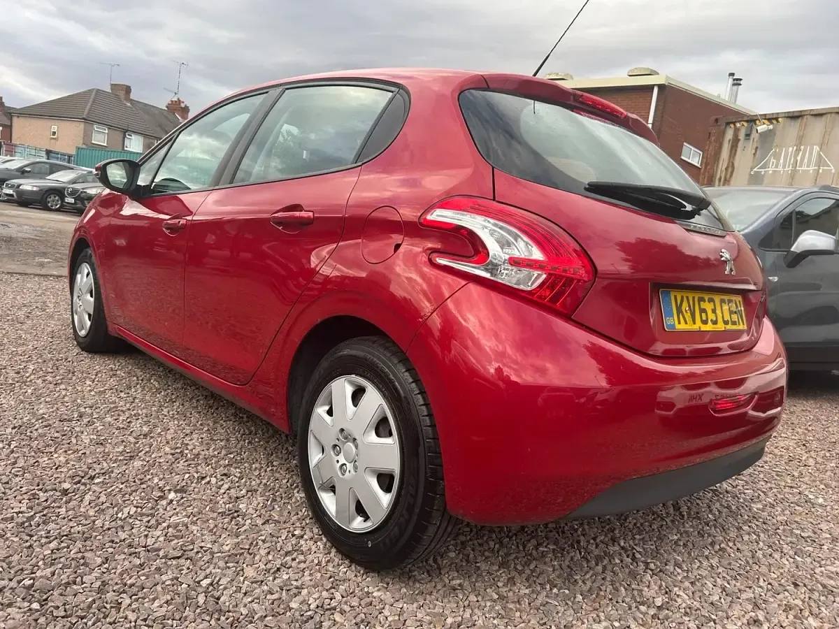 Used Peugeot 208 Access 2013 Red Hatchback