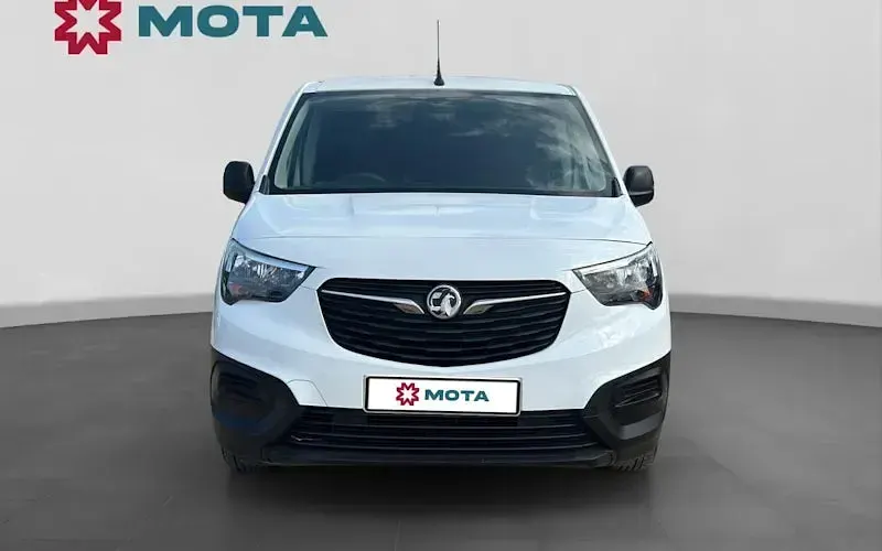 Used Vauxhall Combo Edition 102 HP (75 kW) 2019 White MPV