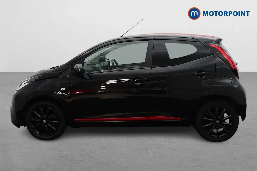 Used Toyota Aygo x-press 69 HP (50 kW) 2018 Black Hatchback