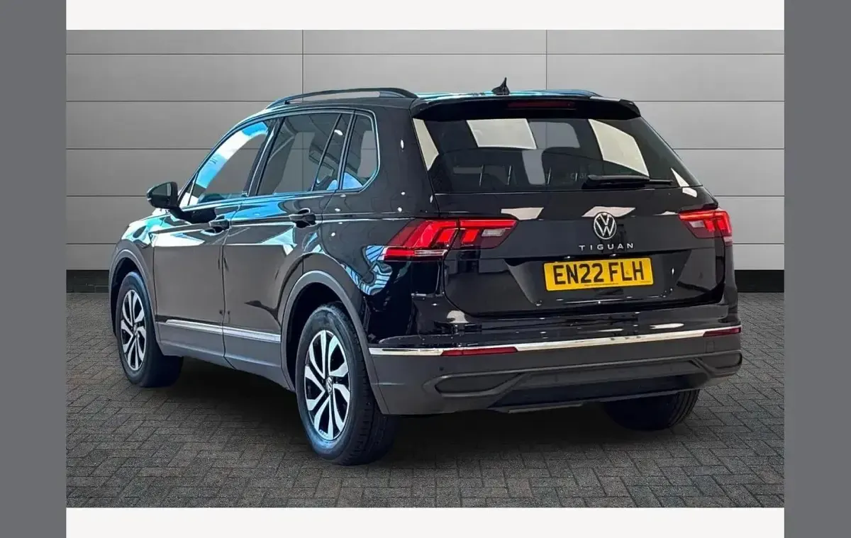 Used VW Tiguan Active 150 HP (110 kW) 2022 Deep black SUV