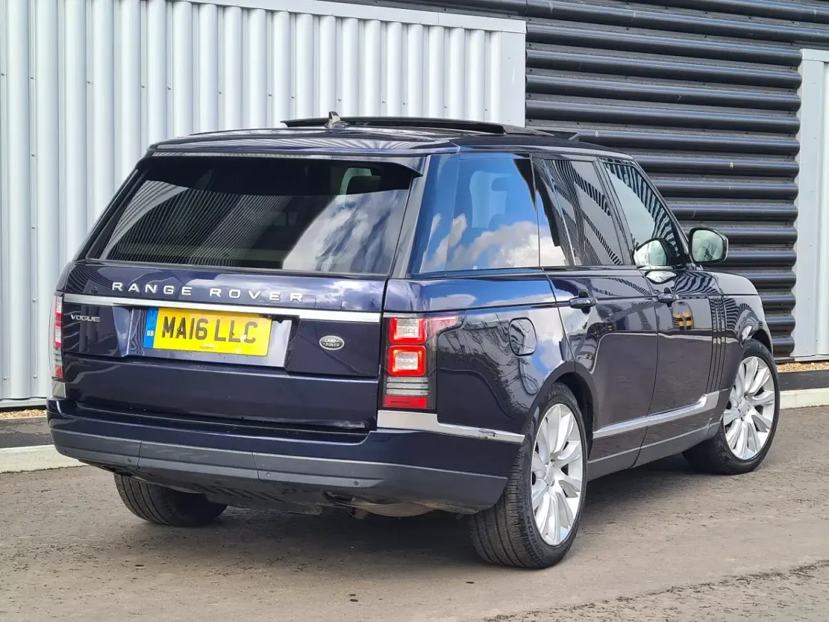 Used Land Rover Range Rover Vogue 306 HP (225 kW) 2016 Blue SUV