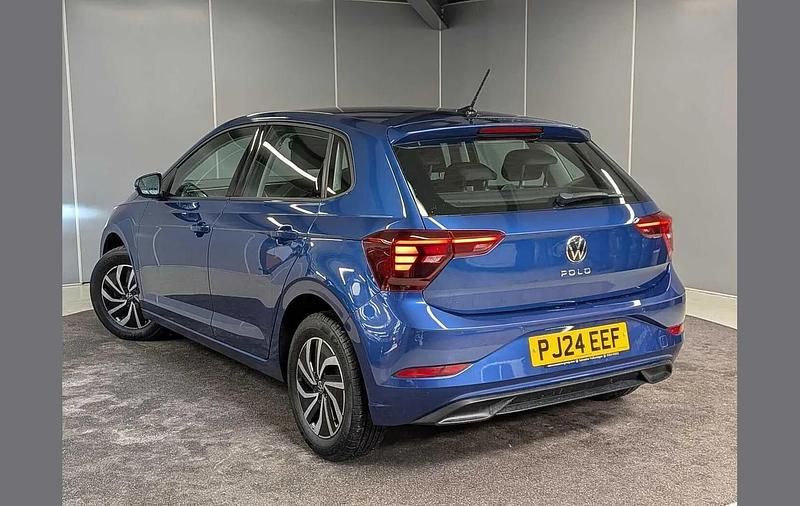 Used VW Polo Life 95 HP (69 kW) 2024 Blue Hatchback