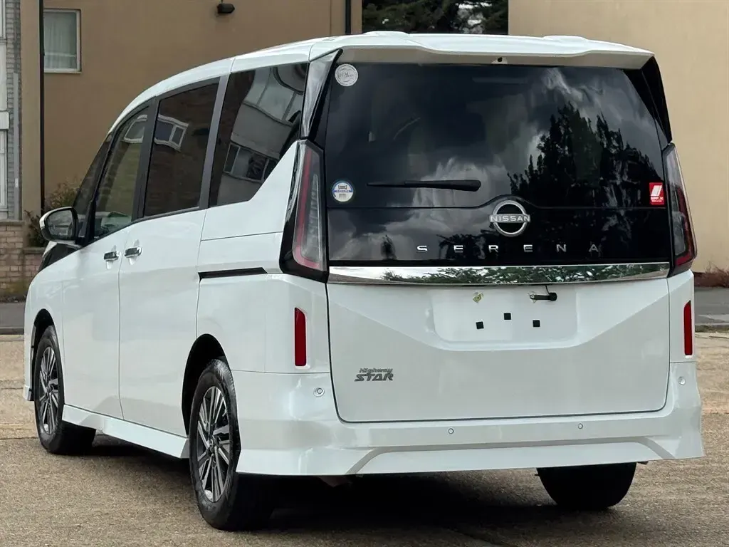 Used Nissan Serena 2025 White MPV