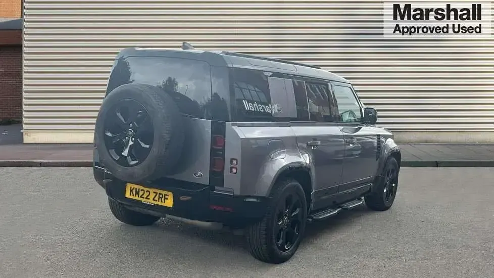 Begagnad Land Rover Defender SE Dynamic 300 HK (220 kW) 2022 Grå SUV