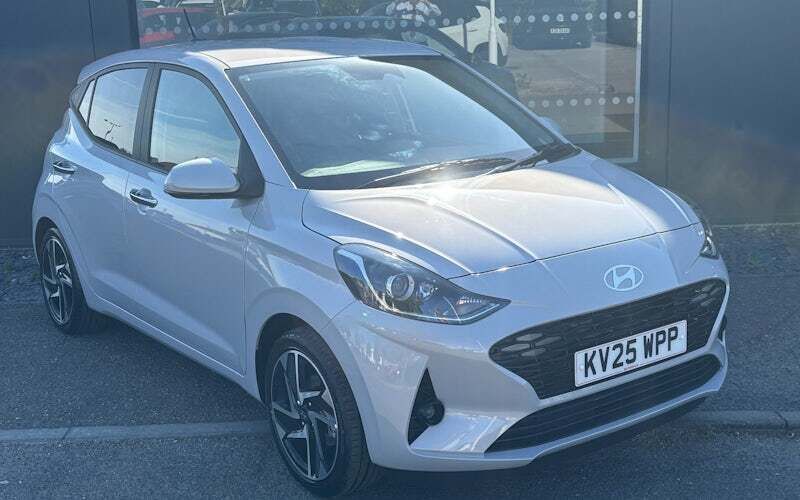 Lumen gray New 2025 Hyundai i10 Premium Hatchback | £17,495 (Expensive) - Image 1/4