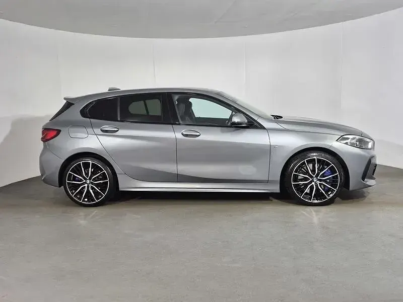 Usado BMW 118 M Sport 134 HP (98 kW) 2024 Cinzento Citadino