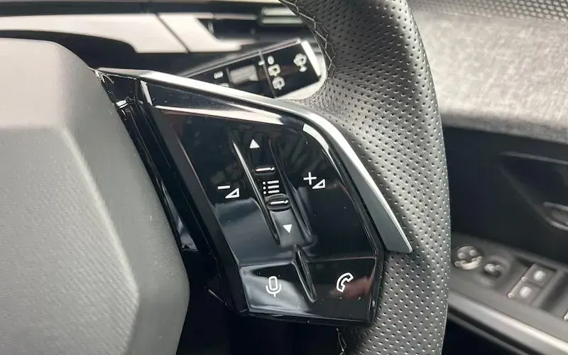 Used Peugeot e-5008 GTi 156 kW (213 HP) 2024 Grey SUV