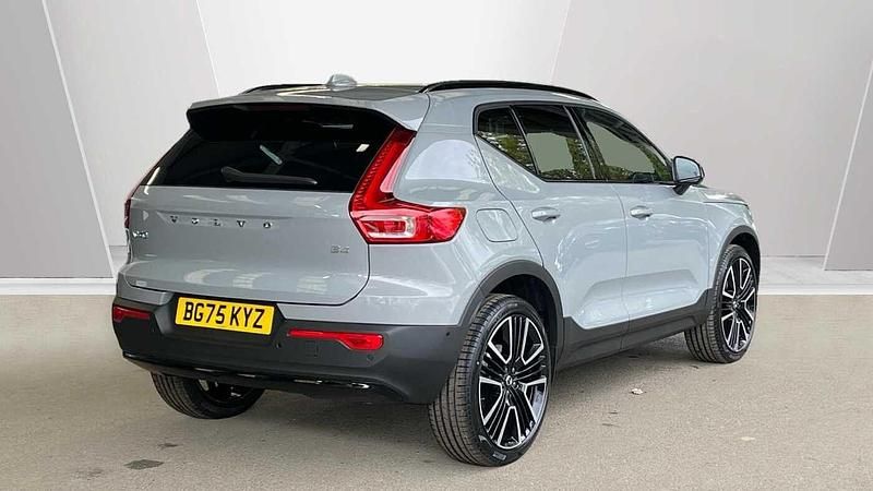 Vapour grey New 2025 Volvo XC40 Ultra SUV | £39,990 (Super price) - Image 1/3